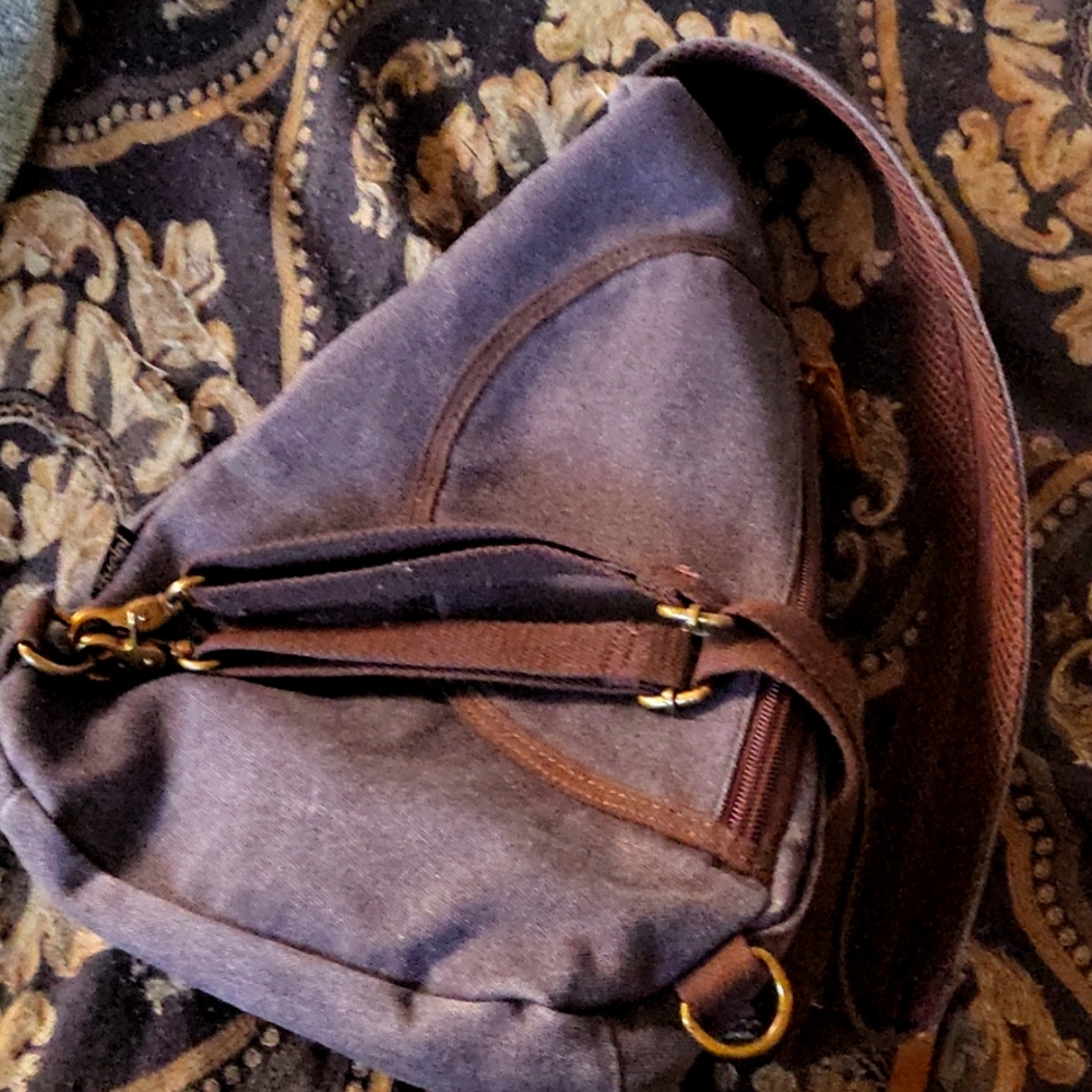 Crossbody/backpack convertable with charger USB